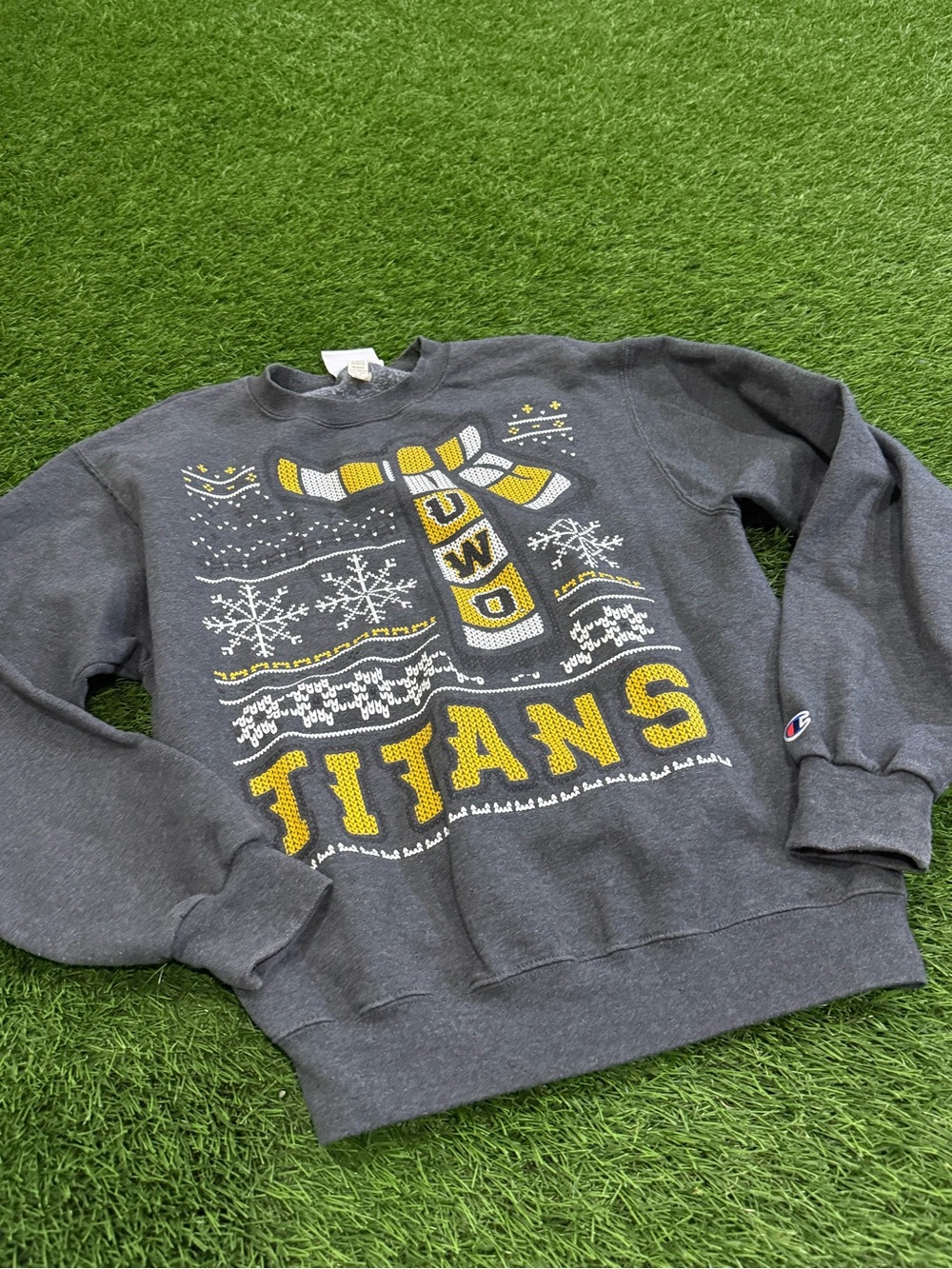 Champion UW Oshkosh Titans Crewneck Sweatshirt - ugly Christmas - Snowman